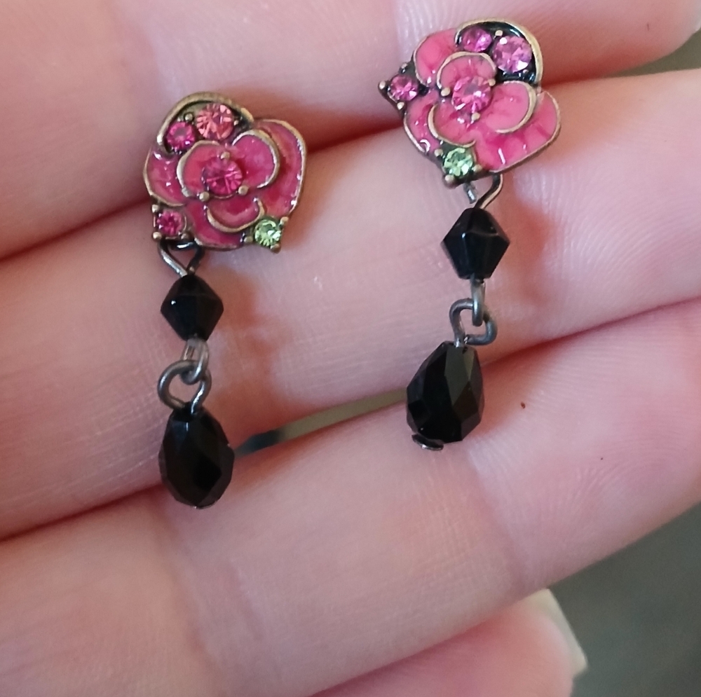 New Anna Sui Enchanted Rose Gunmetal Earrings.